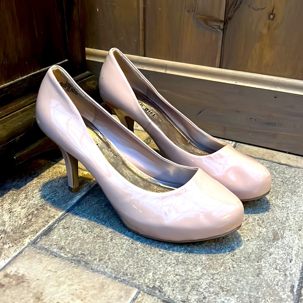 Woman’s size 10 Madden Girl pink faux leather heel EUC
